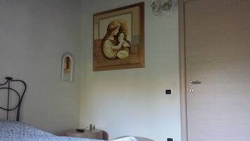 2 Schlafzimmer, Bügeleisen/Bügelbrett, kostenloses Internet, Bettwäsche