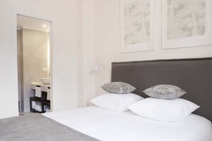 3 bedrooms, iron/ironing board, Internet, bed sheets