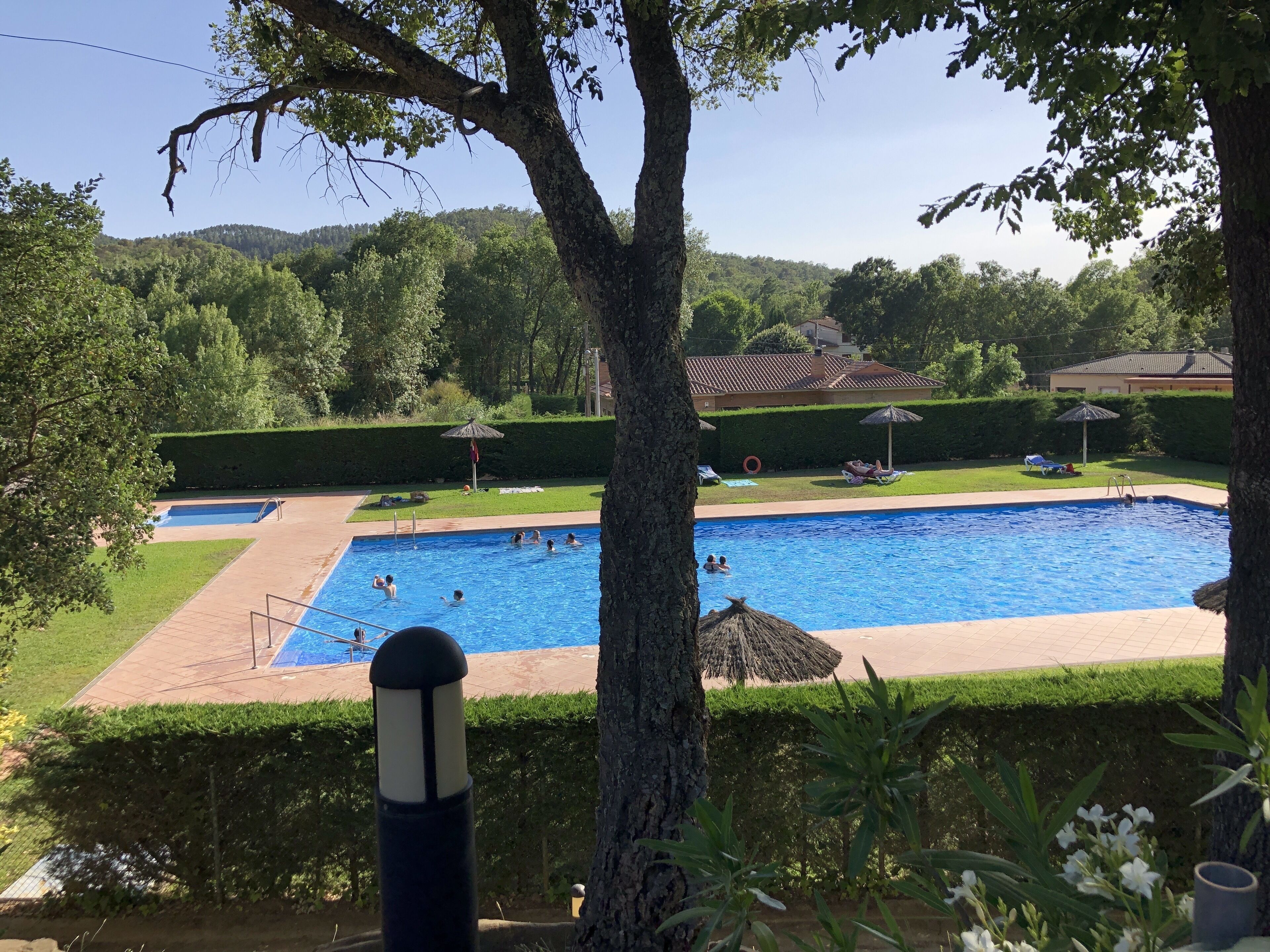 حمّام سباحة خارجي، حمّام سباحة مُدفَّأ