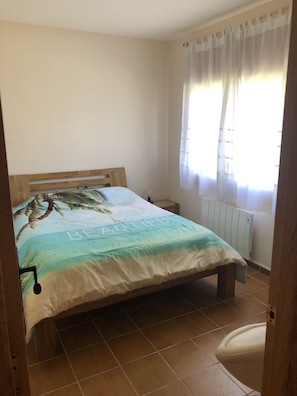 4 chambres, fer et planche à repasser, Wi-Fi gratuit, draps fournis