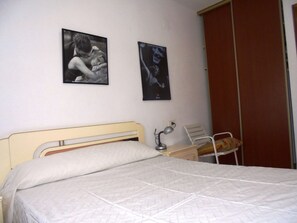 1 dormitorio y ropa de cama