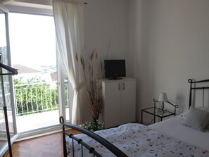 1 bedroom, iron/ironing board, free WiFi, bed sheets