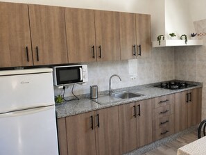 Coffee/tea maker, fridge, microwave, stovetop - Casa Victoria Sunny Terrace & Teide Views (Adeje)