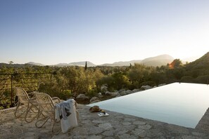 Infinity-Pool