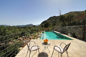 Piscine à débordement