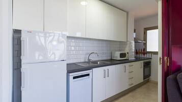 Réfrigérateur, micro-ondes, four, lave-vaisselle