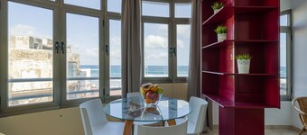 Mirando al Mar By CanariasGetaway