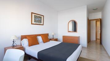 2 slaapkamers, een strijkplank/strijkijzer, gratis wifi, beddengoed