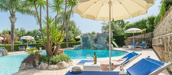 Villa-Rosi appartement de deux pièces dans une villa avec piscine