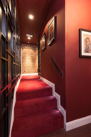 المنشأة من الداخل