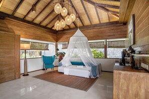 3 bedrooms, desk, travel cot, free WiFi - Villa Champa - Elegant Family Friendly Villa inc. Car/Driver, Pool Fence & Cook (Kuta Selatan)