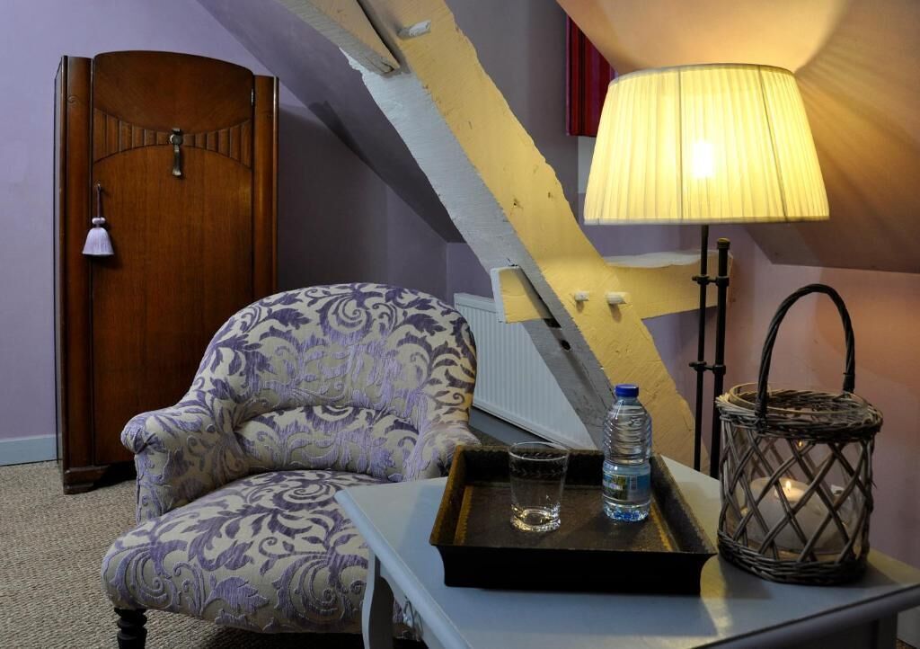 Dubbelrum eller tvåbäddsrum | Individuell inredning, unika möbler, skrivbord och mörkläggningsgardiner