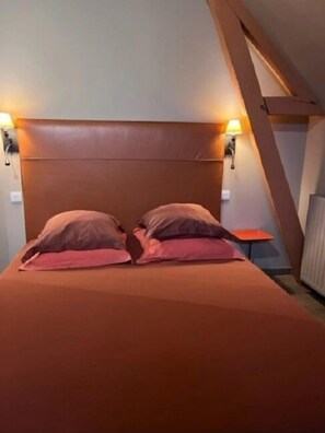 Double Room | 1 bedroom, individually decorated, individually furnished, desk