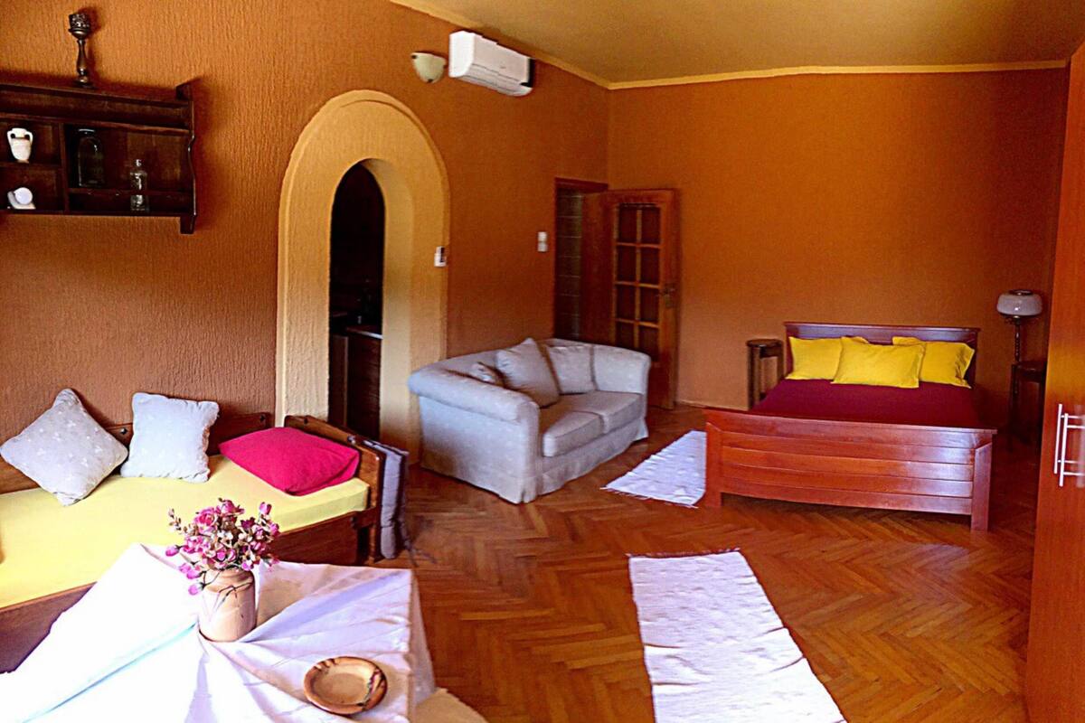 Comfort-Apartment, Terrasse, Meerblick | Wohnbereich | Flachbildfernseher