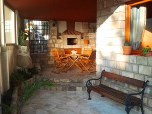 Outdoor dining - Apartments Nikcevic (Kotor)