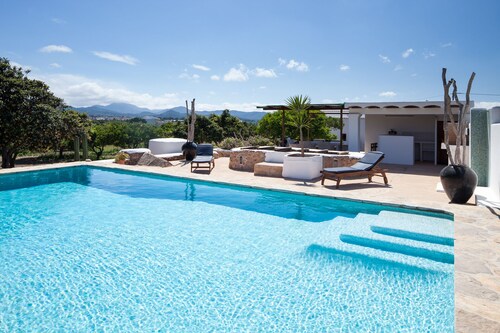 Fantastic Ibiza stile Villa, with very big private pool, air condition
