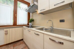 Frigorifero, microonde, forno, macchina per tè/caffè
