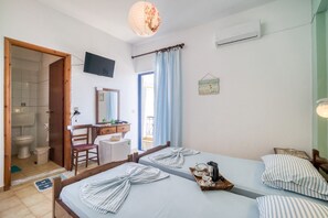 1 bedroom, iron/ironing board, Internet, bed sheets - Lefteri's Rooms I (Apartment With Sea View) (.)