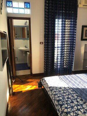 1 chambre, fer et planche à repasser, lit parapluie, Wi-Fi gratuit