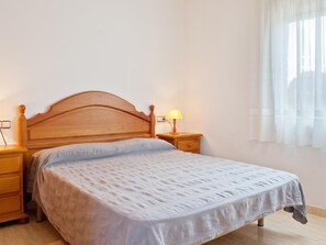 3 bedrooms, Internet, bed sheets - Holiday accomodation with swimming-pool and garden in L’Escala.HUTG-015583 (l'Escala)