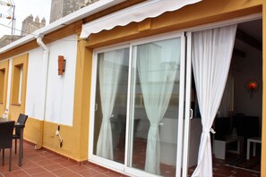 Outdoor dining - Attic apartment in old town Tarifa (Tarifa)