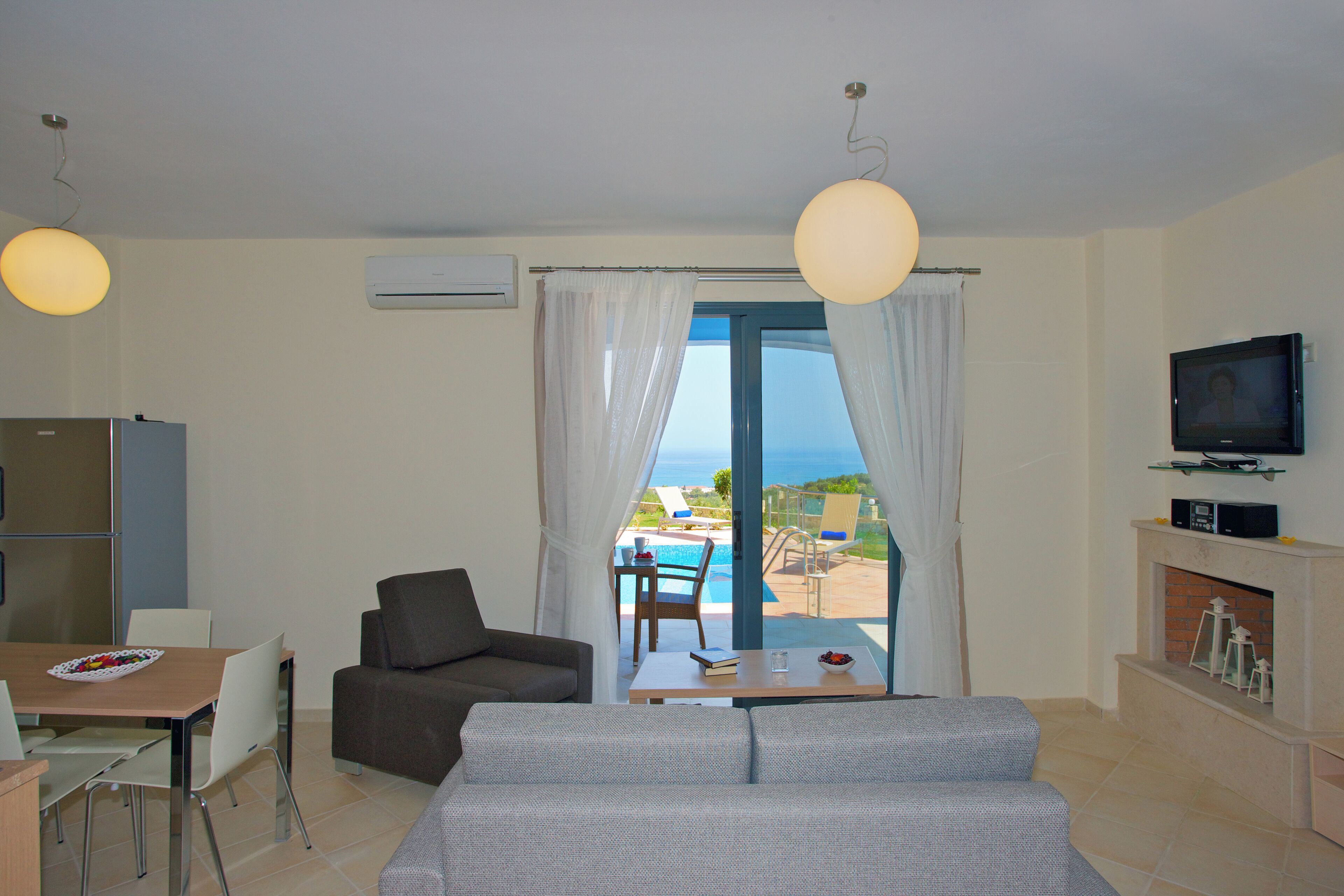 TV, caminetto, tavolo da ping pong, impianto stereo