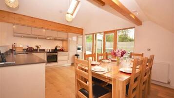 Refrigerador, placa de cocina, lavavajillas