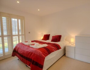 3 bedrooms, internet - Beautiful holiday home with hot tub, just a walk away from Talland beach... (Looe)