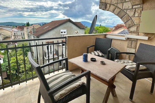 Comfort Apartment, 1 Queen Bed with Sofa bed, Partial Sea View | Terrace/patio