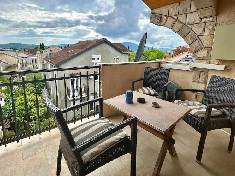 Comfort appartement, 1 queensize bed met slaapbank, gedeeltelijk uitzicht op zee | Terras