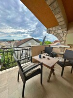 Comfort Apartment, 1 Queen Bed with Sofa bed, Partial Sea View | Terrace/patio