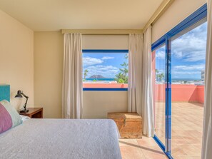 3 slaapkamers, een strijkplank/strijkijzer, gratis wifi, beddengoed