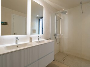 Bathtub, hair dryer, towels, toilet paper
