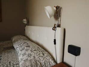 4 habitaciones, escritorio, tabla de planchar con plancha y wifi gratis