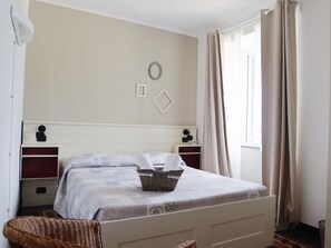 2 bedrooms, desk, iron/ironing board, travel crib