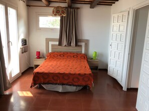 5 chambres, fer et planche à repasser, Wi-Fi gratuit, draps fournis