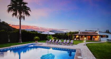 Bright airy Villa perfect for your family holiday .
