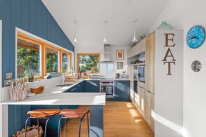 Frigorifero, piano cottura, lavastoviglie