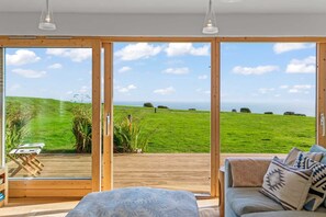 TV - Beautiful holiday home, just a walk away from Talland beach... (Looe)