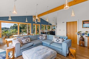 TV - Beautiful holiday home, just a walk away from Talland beach... (Looe)