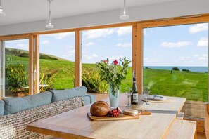 Dining - Beautiful holiday home, just a walk away from Talland beach... (Looe)