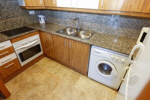Fridge, microwave, oven, coffee/tea maker