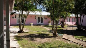 Basic-Zimmer, 1 Queen-Bett | 1 Schlafzimmer, individuell dekoriert, individuell eingerichtet