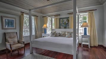 Deluxe Suite, 1 King Bed, Garden Area | 1 bedroom, individually decorated, individually furnished, soundproofing