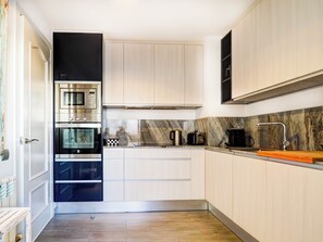 Køleskab, mikrobølgeovn, ovn, opvaskemaskine