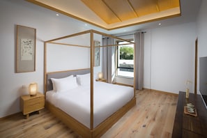 Quarto casal com design assinado | Frigobar, cofres nos quartos, escrivaninha, quartos à prova de som