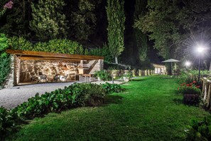 Outdoor dining - Near Assisi and Gubbio (Piccione)