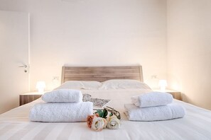 1 bedroom, iron/ironing board, WiFi, bed sheets - Polo Universitario, a modern house near the University of Florence by Mmega (Firenze)