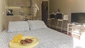 Iron/ironing board, free WiFi, bed sheets - Cardosas Stylish Apartment (N11) (Oporto)