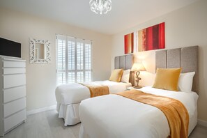 2 bedrooms, desk, soundproofing, iron/ironing board - LUXURY SEAFRONT BEACH APARTMENT <br> (Eastbourne east sussex)